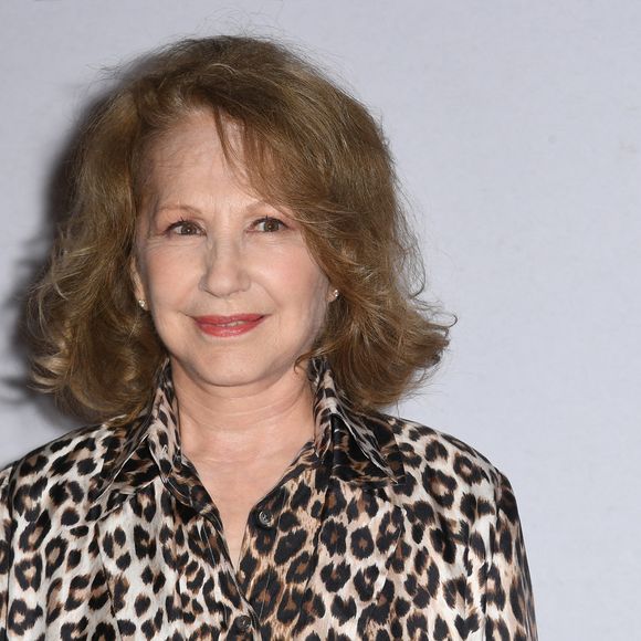 Dévastée par cette disparition, sa fille Laura Smet a finalement brisé le silence sur les réseaux sociaux.

Nathalie Baye lors de l'avant première de Downton Abbey 2 : Une nouvelle ère au cinéma Gaumont Champs-Élysées Marignan à Paris le 19 avril 2022

© Giancarlo Gorassini / Bestimage