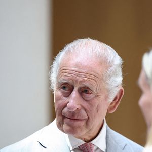 Le roi Charles III au Stephen A. Schwarzman Centre for Humanities de l'Université d'Oxford, avant son inauguration officielle. Ce centre est un pôle d'excellence mondial pour les sciences humaines ; il abrite l'Institute for Ethics in AI, l'Oxford Internet Institute, la Bate Collection of Musical Instruments ainsi qu'une toute nouvelle bibliothèque Bodleian dédiée aux sciences humaines. Date de la photo : vendredi 10 juillet 2026. © Toby Shepheard/PA Photo/Bestimage