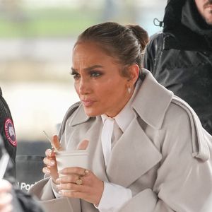 Jennifer Lopez sur le tournage du film "Office Romance" le 07/04/2025

Photo : STARMAX / BESTIMAGE