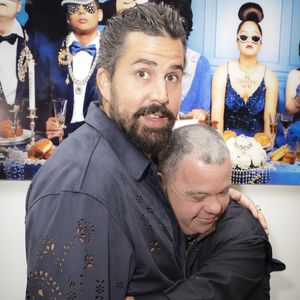 Artus, Arnaud Toupense, lors de la présentation de l'oeuvre "No Judgement here" de Philippe Shangti avec l'équipe du film "Un p'tit truc en plus" au studio Harcourt à Paris le 4 jin 2025. 

© Jack Tribeca / Bestimage