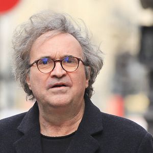 Mais manifestement, le comédien de 58 ans ne souhaite plus tourner à tout-va des scènes dénudées, comme il l'a souligné aux équipes de Culture médias, en novembre.

Gregoire Bonnet - Sorties des obsèques de Marion Game en l'église Saint Roch à Paris, France, le 31 mars 2023. © Jonathan Rebboah/Panoramic/Bestimage