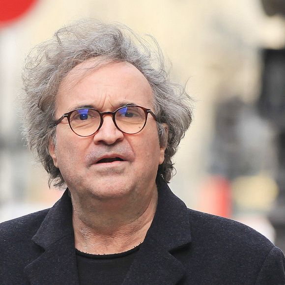 Mais manifestement, le comédien de 58 ans ne souhaite plus tourner à tout-va des scènes dénudées, comme il l'a souligné aux équipes de Culture médias, en novembre.

Gregoire Bonnet - Sorties des obsèques de Marion Game en l'église Saint Roch à Paris, France, le 31 mars 2023. © Jonathan Rebboah/Panoramic/Bestimage