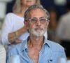 Avec amusement, le comédien a également rappelé la longévité de leur histoire : « On est ensemble depuis 45 ans à peu près ».

Exclusif - Thierry Lhermitte dans l’espace VIP “le Pavillon Eiffel,” lors de la 12ème édition Longines Paris Eiffel Jumping au pied de la Tour Eiffel sur le Champ-de-Mars à Paris, France le 21 juin 2026 © Perusseau / Veeren / Bestimage