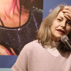 Lio lors de l'exposition "Ode à l'art féminin" à la galerie Amarrage à Saint-Ouen. Le 2 mars 2023
© Cédric Perrin / Bestimage