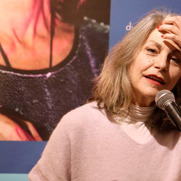 Lio lors de l'exposition "Ode à l'art féminin" à la galerie Amarrage à Saint-Ouen. Le 2 mars 2023
© Cédric Perrin / Bestimage