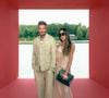 Avec David Beckham, toujours majoritaire au capital, elle entend désormais poursuivre le développement de cet empire à l’international. 

David et Victoria Beckham - Défilé Jacquemus collection "Le chouchou" automne-hiver 2023/2024, même si la marque est désormais déconnectée du traditionnel calendrier de la mode et livre des collections qui ne sont plus liées aux saisons, au château de Versailles, France, le 26 juin 2023. © Courtesy of Jacquemus via Bestimage