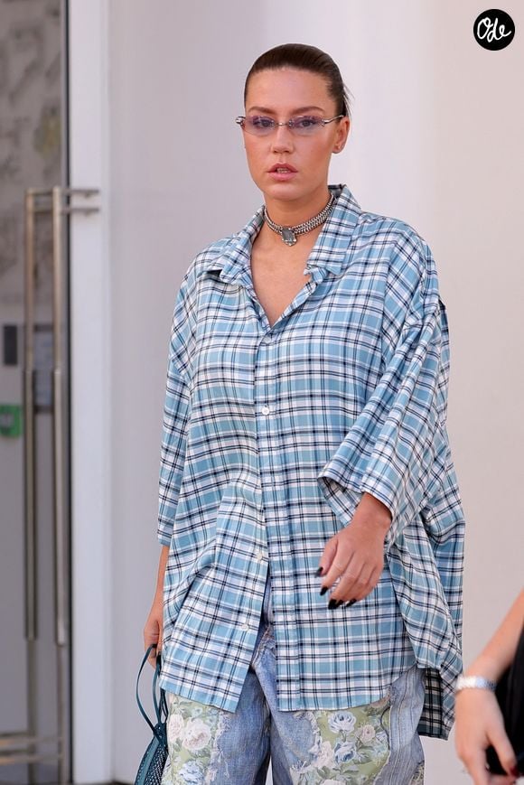 Adèle Exarchopoulos à la sortie de l'hôtel Martinez lors du 79e Festival de Cannes, à Cannes, en mai 2026. © Backgrid UK/ Bestimage