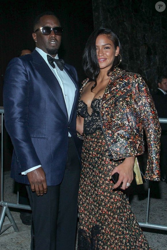 Le chanteur et producteur américain est poursuivi pour enlèvement, trafic sexuel, violences, transport à des fins de prostitutions et corruption

P. Diddy, de son vrai prénom Sean Combs et Cassie Ventura - Les célébrités arrivent au mariage de leur ami G. Oseary à Rio de Janeiro au Brésil, le 24 octobre 2017. Backgrid USA / Bestimage