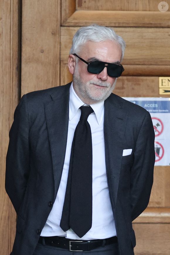 Pascal Praud - Sorties des obsèques de Philippe Labro en l'église de Saint-Germain-des-Prés à Paris le 13 juin 2025. © Dominique Jacovides - Christophe Clovis / Bestimage