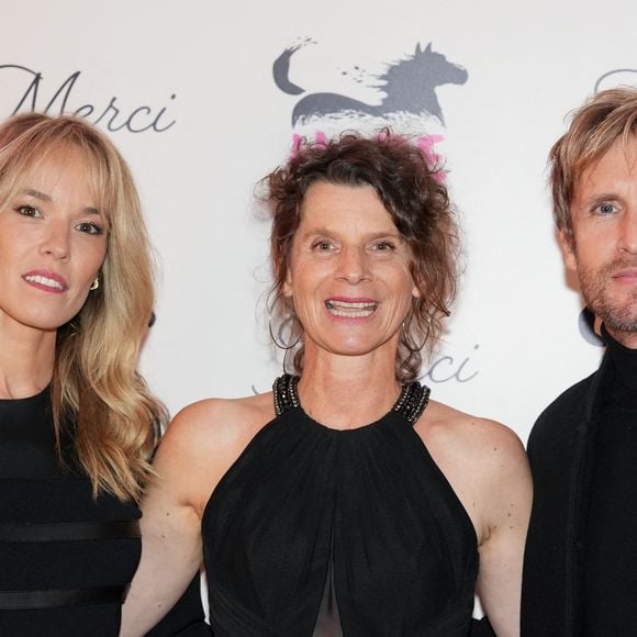 Annabel Brourhant (Co-fondatrice de HOPE), Elodie Fontan (marraine de Hope), Philippe Lacheau lors de la soirée annuelle de gala de l'association Hope au pavillon Gabriel à Paris le 14 octobre 2025. © Anne-Sophie Guebey / Bestimage