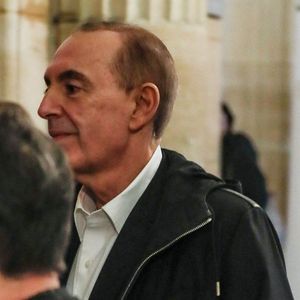 L'animateur et producteur de télévision français Jean-Marc Morandini arrive avec son avocate Florence Rault au palais de justice (tribunal) de Paris, France, le 27 novembre 2024, avant une audience de son procès en appel pour "corruption de mineurs" sur trois adolescents entre 2009 et 2016. © Christophe Clovis/Bestimage