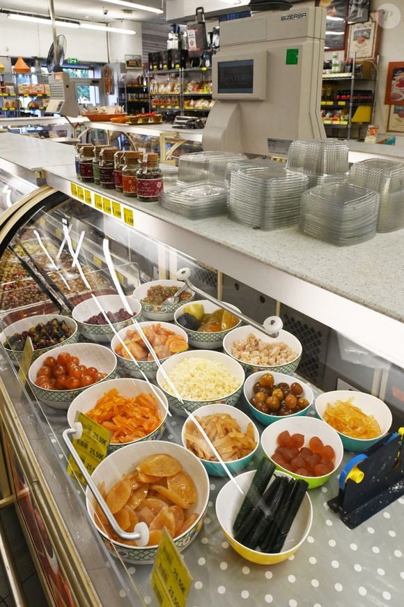 Le gouvernement français suit la transaction de près pour garantir la souveraineté alimentaire tout en permettant à l’enseigne de continuer son expansion.

France. Rhône (69). Lyon. Quartier de la préfecture. Place Djebrail Bahadourian. L'épicerie exotique bahadourianaise existe depuis 1929. Photo par Antoine Lorgnier/Only France/ABACAPRESS.COM