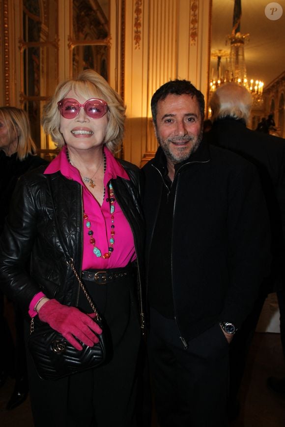 Amanda Lear, Bernard Montiel - Rachida Dati remet à Chantal Ladesou les insignes de Chevalier de la Légion d'Honneur au ministère de la Culture à Paris le 2 février 2026.

© Philippe Baldini / Bestimage