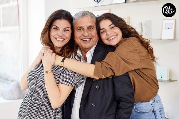 Dans cet entretien accordé à Ode, les deux sœurs racontent comment elles ont transformé un héritage familial en un projet qui leur ressemble, entre transmission et volonté d'écrire leur propre histoire. 

Patrick Pariente entouré de ses filles Kimberley Cohen et Leslie Kouhana.