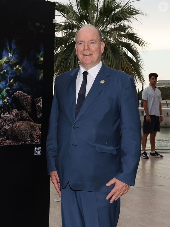Une réputation de gardien du temple qui a piqué la curiosité du prince monégasque en personne.

Le prince Albert II de Monaco - Vernissage de l'exposition du prix photographique environnemental à Monaco, le 28 mai 2026.
© Claudia Albuquerque / Bestimage