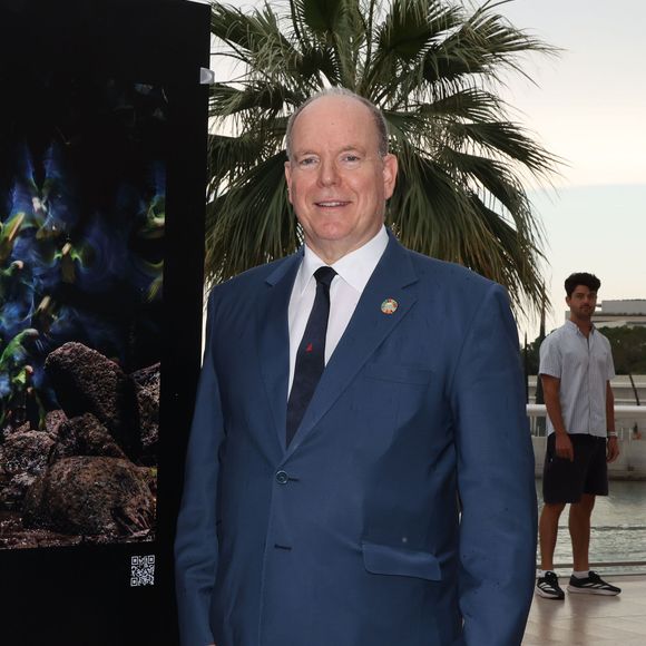 Une réputation de gardien du temple qui a piqué la curiosité du prince monégasque en personne.

Le prince Albert II de Monaco - Vernissage de l'exposition du prix photographique environnemental à Monaco, le 28 mai 2026.
© Claudia Albuquerque / Bestimage