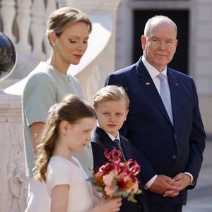 À l’occasion du Festival de Télévision de Monte-Carlo, Albert II de Monaco a accordé une interview à Isabelle Ithurburu dans "50’ Inside"...


Le Prince Albert II de Monaco (à droite), la Princesse Charlène (2ème à gauche) et leurs enfants Gabriella (2e à gauche) et Jacques (2e à droite) attendent l'arrivée du président français pour une visite d'État de deux jours au palais princier de Monaco, avant la conférence des Nations unies sur les océans (Unoc3). Photo par Ludovic Marin/Pool/ABACAPRESS.COM