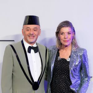 Cette édition était placée sous le thème "Galaxy Rose Ball", pensé par Christian Louboutin qui a, une nouvelle fois, travaillé avec Caroline de Monaco pour l'occasion.

Christian Louboutin, S.A.R. la princesse Caroline de Hanovre assistent à la 70e édition du "Bal de la Rose" au Sporting Club de Monte-Carlo à Monaco, le 21 mars 2026.  © Olivier Huitel/Pool Monaco/Bestimage
