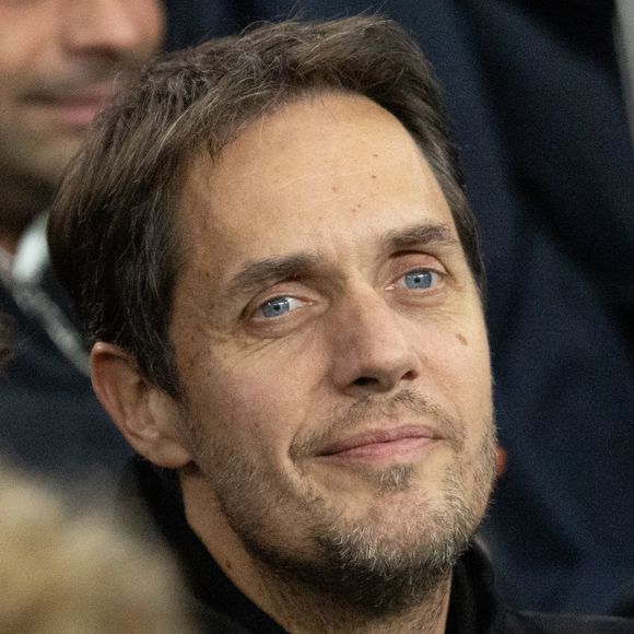 Grand Corps Malade - Célébrités dans les tribunes du match de Ligue des Champions entre le PSG contre le Bayern de Munich (1-2) au Parc des Princes à Paris le 4 novembre 2025. © Cyril Moreau/Bestimage