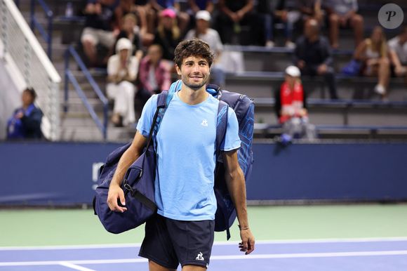 A savoir Titouan Droguet.

Titouan Droguet (Fra) - L'US Open de tennis bat son plein à Flushing Meadows (New York), le 28 août 2023. 
© Antoine Couvercelle / Panoramic / Bestimage