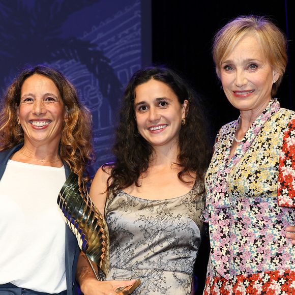 Louise Courvoisier et Kristin Scott Thomas - Cérémonie de remise de prix lors de la 17ème édition du Festival du Film Francophone de Angoulême (FFA) le 1er septembre 2024. © Coadic Guirec/Bestimage