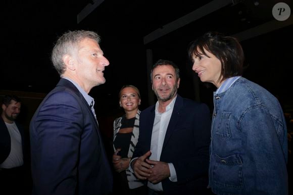 Exclusif - Kevin Luciano (maire de Vallauris Golfe-Juan), Kelly Vedovelli, Bernard Montiel, Géraldine Maillet - Les célèbres personnalités de la télé se sont retrouvés avec bonheur, dans le Sud, à Vallauris Golf-Juan, pour assister à un magnifique show de cabaret, en présence de Mr Le Maire K. Luciano et ses adjoints, heureux de répondre à l'invitation du dynamique Président de l'association "Valoriser Vallauris Golf-Juan", Mr B. Darde, ce passionné d'art et du monde associatif projette également de créer un Musée de Sculpture à ciel ouvert , mêlant Art et Espace Public. © Jack Tribeca/Bestimage