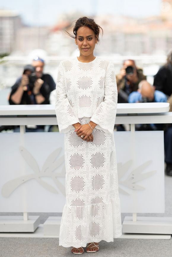 Mais cette fois-ci, la femme de Patrick Antonelli et maman d'Hana, Sofia et de Zayn s'y rend en tant qu'actrice. Très fière, la chanteuse de 39 ans joue le rôle de Sabrina dans le film Ma Frère

Amel Bent au photocall du film "Ma Frère" lors du 78ème Festival International du Film de Cannes, au Palais des Festivals à Cannes, France, le 22 mai 2025. © Jacovides-Moreau/Bestimage