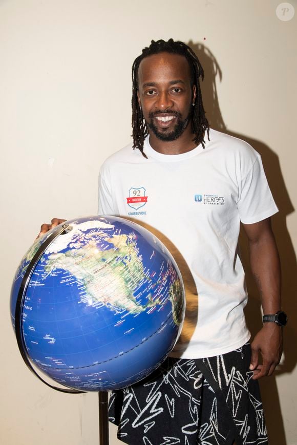 Une confession qui a de quoi surprendre

Sydney Govou lors du Challenges Swimming Heroes pour l'UNICEF lors du meeting Olympique à la piscine de Courbevoie, France, le 24 février 2019. © Pierre Perusseau/Bestimage