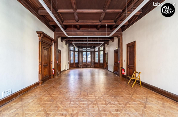 Son futur propriétaire n’est pas encore connu, tandis que le bâtiment conserve plusieurs éléments remarquables, comme son grand escalier, ses parquets, ses cheminées et ses verrières.

L'hôtel particulier Haviland en vente sur Leboncoin.