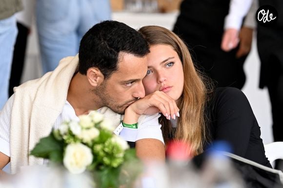 Exclusif - Diego El Glaoui avec sa nouvelle compagne Maxime Teissier, Miss Languedoc 2023 dans l'Espace VIP lors de la 10ème édition du "Longines Paris Eiffel Jumping" à la Plaine de Jeux de Bagatelle à Paris, France, le 22 juin 2024. © Perusseau-Veeren/Bestimage
