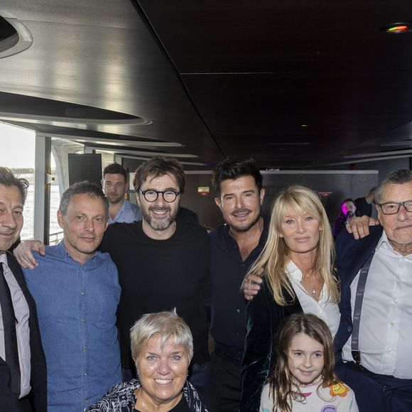 Elle sait que la série est plus proche de la fin que du début
Exclusif - Benoist Gérard, Laurent Gerra, Marc-Olivier Fogiel, Mimie Mathy, Louise Coullier (Fille de Nicolas), Eric Jeanjean, Vincent Niclo, Isabelle Camus et son père Jean-Claude Camus, Joalukas Noah, Dinh Thien Ngo - Anniversaire pour ses 85 ans  de Jean-Claude Camus avec ses proches et sa famille sur la péniche "Bel Ami" à Paris. Le 29 octobre 2023
© Cyril Moreau / Bestimage