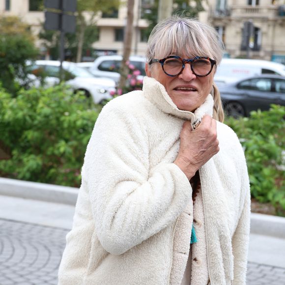 Christine Bravo - Les célébrations aperçues à proximité des studios de RTL à Neuilly-sur-Seine, le 15 octobre 2025. Agence / Bestimage