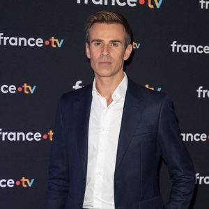 "C'est une sorte de grande famille recomposée mais très joyeuse", a-t-il notamment déclaré. 

Jean-Baptiste Marteau assiste à la conférence de presse du Téléthon 2025 à France Télévision le 06 novembre 2025 à Paris, France. Photo par Nasser Berzane/ABACAPRESS.COM