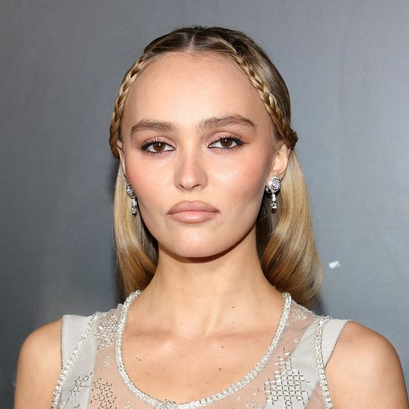 Lily-Rose Depp, fille de Johnny Depp et Vanessa Paradis, a révélé dans une interview accordée à "ELLE" avoir longtemps souffert d’anorexie. 


Hollywood, Californie - Célébrités à l'avant-première de « Nosferatu » de Focus Features au TCL Chinese Theatre d'Hollywood. Backgrid USA / Bestimage