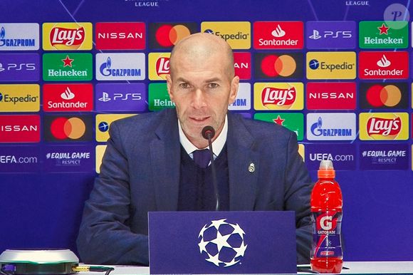 L'entraîneur-chef du Real Madrid Zinedine Zidane assiste à une conférence de presse de Ligue des Champions, Groupe B, match de football entre Shakhtar Donetsk et le Real Madrid au stade Olimpiyskiy de Kiev. Le 2 décembre 2020.©Bestimage