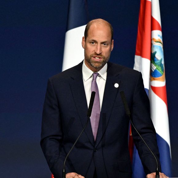 Un patrimoine qui lui rapporterait selon le magazine "Point de Vue" 23 millions de livres par an et dont la valeur est estimée à 1,2 milliard de livres sterling (environ 1,4 milliard d'euros). 

Le prince William, prince de Galles lors du Blue Economy and Finance Forum à Monaco le 8 juin 2025.
© Bruno Bebert / Bestimage