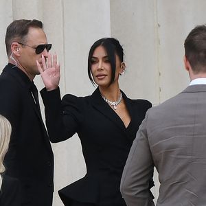 Epilogue dans le procès du braquage de Kim Kardashian

La star américaine Kim Kardashian, avec sa mère Kris Jenner et son avocat Michael Rhodes, est arrivée au procès de la rue tronchet des "Papys braqueurs" au palais de justice de Paris,© Bestimage