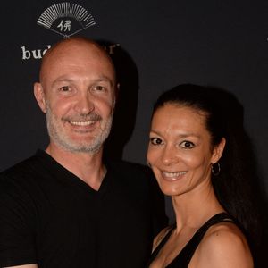 Dans un magnéto diffusé avant sa prestation 

Frank Leboeuf et sa femme Chrislaure Nollet - A l'occasion des 20 ans de la victoire de l'équipe de France, les Bleus se sont rendus à un dîner organisé au Buddha Bar avec tous les joueurs et leur famille. © Rachid Bellak/Bestimage