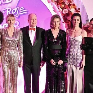 Gloria Gaynor, le créateur français Christian Louboutin, la princesse Charlene de Monaco, le prince Albert II de Monaco, la princesse Caroline de Hanovre, Charlotte Casiraghi, la princesse Alexandra de Hanovre et Ben Sylvester Strautmann assistent au Bal de la Rose 2024, le 23 mars 2024 à Monte-Carlo, Monaco. Photo par Stephane Cardinale-Pool/ABACAPRESS.COM