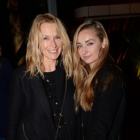 Exclusif - Estelle Lefébure et sa fille Emma Smet à l'after-party du film "Holy Lands" au restaurant le Beefbar (Rue Marbeuf dans le 8ème arrondissement) à Paris, France, le 4 décembre 2018. © Rachid Bellak/Bestimage