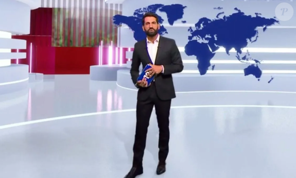 Le présentateur des journaux télévisés du week-end sur M6 prend quelques jours de vacances.

Dominique Tenza, journaliste du groupe M6