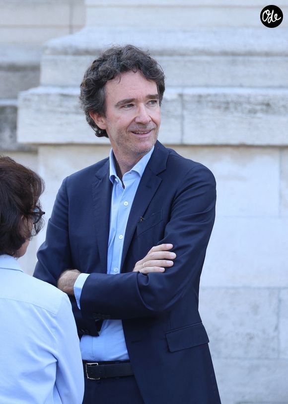 "Lucas Carton", "L’Auberge Bressane" et "Le Relais Louis XIII" doivent notamment rejoindre le portefeuille du groupe en 2026. 

Exclusif - Rachida Dati et Antoine Arnault - Arrivées aux obsèques du créateur de mode français spécialiste du maquillage Olivier Echaudemaison au cimetière du Père Lachaise, à Paris, France, le 17 aoîut 2026. © Denis Guignebourg/Bestimage