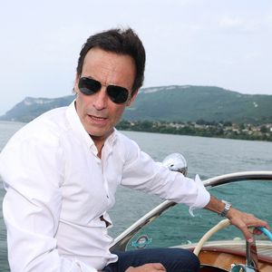 Exclusif - Rendez-vous avec Anthony Delon, en promenade en Riva sur le lac du Bourget à Aix-les-Bains, à l'occasion de la 3ème Edition du Cinéma Français et de la Gastronomie. Le 8 juin 2024
© Denis Guignebourg / Bestimage