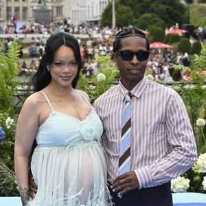 Rihanna, enceinte, et son compagnon A$AP Rocky (ASAP) aux arrivées et au photocall de la première du film Les Schtroumpfs au Mont des Arts à Bruxelles, Belgique, le 28 juin 2025. © Jan De Meuleneir/Photonews/Bestimage