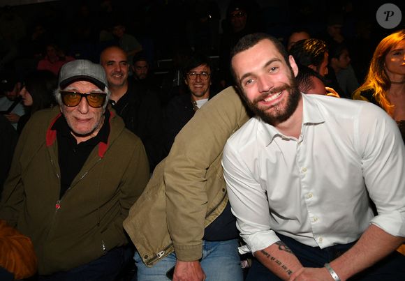Son entourage a évoqué des problèmes d'agenda. 
Exclusif - Louis Sarkozy et Gérard Darmon au championnat de kickboxing à Levallois, le 21 mai 2025. 
Photo : Vereen / Bestimage