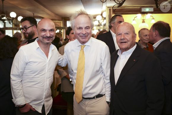 Parmi les invités conviés se trouvaient Franz Olivier Giesbert
Exclusif - Richard Malka a reçu le Prix de La Revue des Deux Mondes 2025 des mains de Aurélie Julia et de Marc Ladreit de Lacharrière,  en présence de Luce Perrot, Valérie Toranian, Franz-Olivier Giesbert, Emmanuel Chain, Emmanuel Kasarhérou, et de nombreux invités au Bistrot de Paris. Paris, France, le 03 juin 2025. © Jack Tribeca / Bestimage