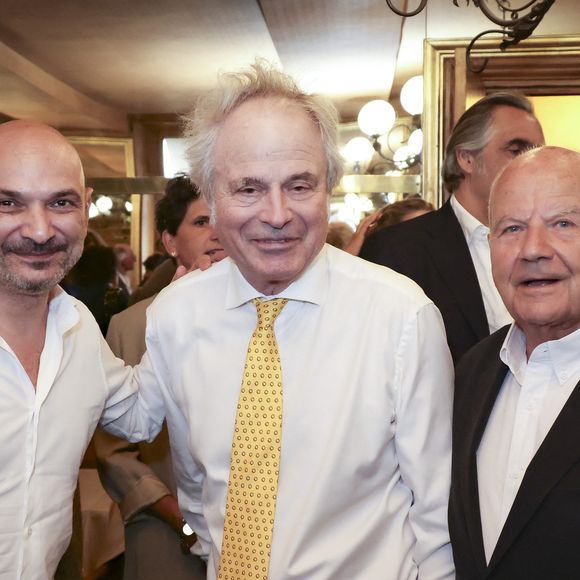 Parmi les invités conviés se trouvaient Franz Olivier Giesbert
Exclusif - Richard Malka a reçu le Prix de La Revue des Deux Mondes 2025 des mains de Aurélie Julia et de Marc Ladreit de Lacharrière,  en présence de Luce Perrot, Valérie Toranian, Franz-Olivier Giesbert, Emmanuel Chain, Emmanuel Kasarhérou, et de nombreux invités au Bistrot de Paris. Paris, France, le 03 juin 2025. © Jack Tribeca / Bestimage