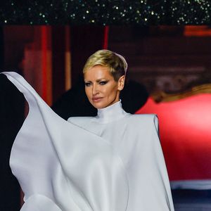 Adriana Karembeu a dévoilé une nouvelle coupe de cheveux très courte.

Adriana Karembeu - Défilé Stéphane Rolland "Collection Haute Couture Printemps/Eté 2026" lors de la Fashion Week de Paris (PFW) au Cirque d'Hiver Bouglione, à Paris, France. © Agence/Bestimage