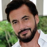 “J’avais besoin de partir de Paris” : Olivier Minne vit 3-4 mois loin de la France, à quoi ressemble sa vie là-bas ?