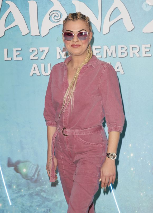 Mais, outre ses talents de danseuse qui ne sont plus à prouver et qu'elle met en avant avec Claude Dartois, la danseuse fait beaucoup parler pour son apparence. 

Katrina Patchett - Première du film Disney "Vaiana 2" au Grand Rex à Paris le 23 novembre 2024. © Coadic Guirec/Bestimage